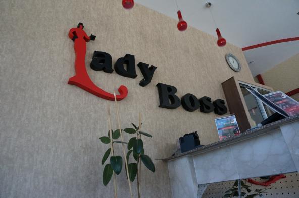 «Lady Boss» тақтасы